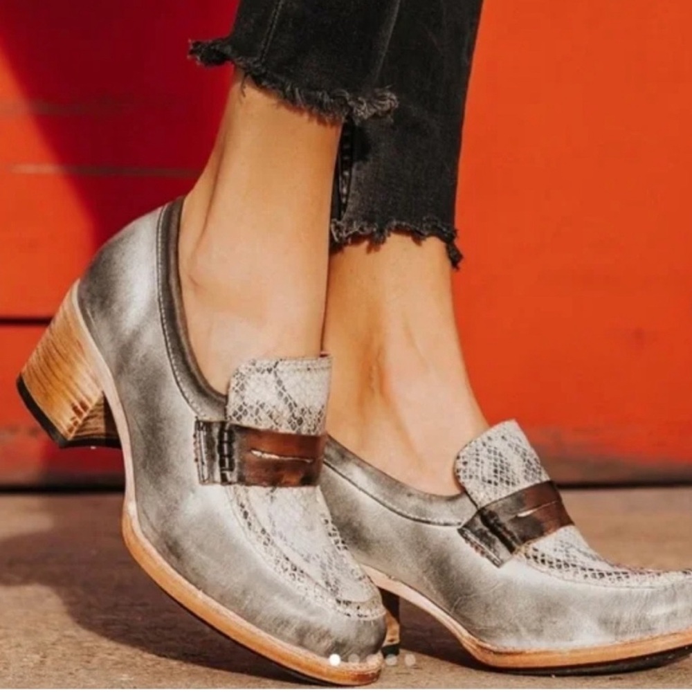 Freebird by Steven shoes Chevelle gray with snake print size 9